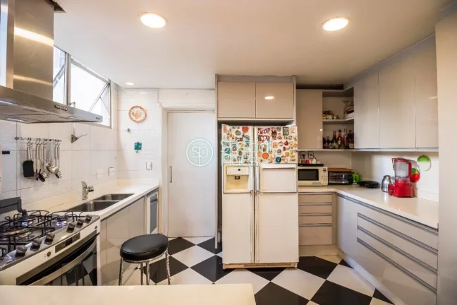 Imagem Apartamento reformado com 183m² à venda na melhor localização dos Jardins, com aparelhos de ar c...