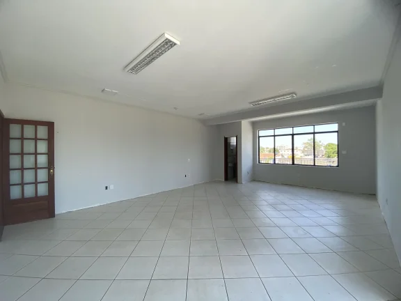 Imagem Edifício Comercial Vitoria Régia - Sala Comercial para aluguel no Centro de Tijucas/SC