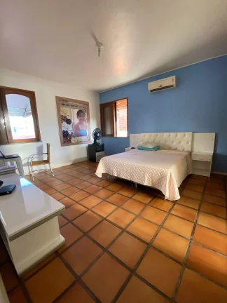Imagem Mansão de Luxo na Coroa do Meio - 4 Suítes, Piscina com Cascata e Jardim com Pomar