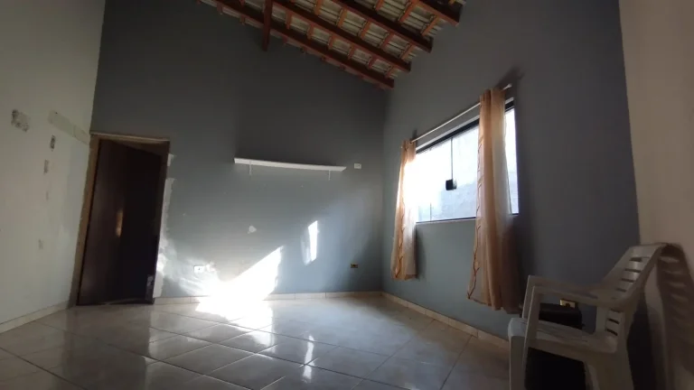 Imagem Linda casa com 03 suítes em terreno que dispõe de 2.131m² Condomínio Residencial Village da Serra!