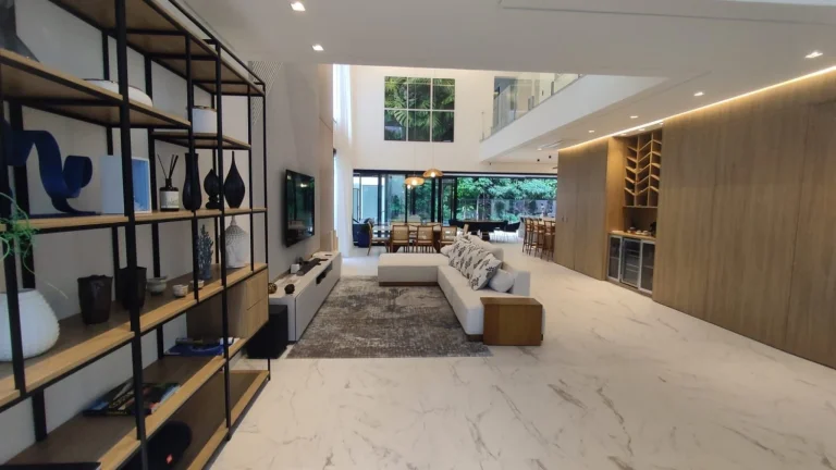Imagem Casa de Luxo à Venda em Riviera de São Lourenço Módulo 24 - 5 Quartos, 5 Suítes, 3 Salas, 4 Vagas de Garagem