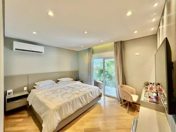 Imagem Casa em Condomínio a Venda no bairro Granja Viana - Embu das Artes, SP