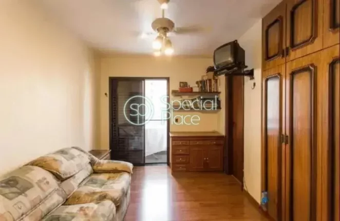 Imagem Oportunidade para reforma com excelente planta em Moema Índios. Apartamento com planta ampla, 3 dor...