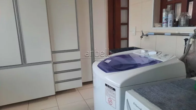 Imagem Sobrado com 242 metros quadrados, 3 dormitórios sendo 1 suíte com armários, 4 banheiros, 1 lavabo...