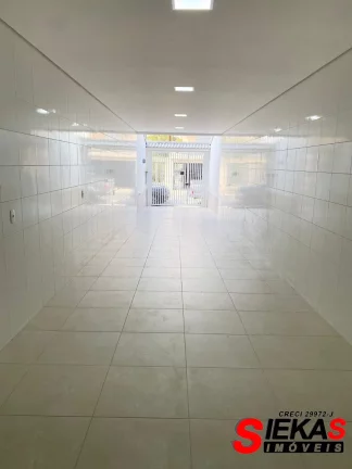 Imagem Imperdível oportunidade de adquirir uma casa de luxo em São Paulo-SP, na Vila Salete! 3 quartos, 3 suítes, 2 salas, 4 banheiros, 4 vagas de garagem e 200m² de área.