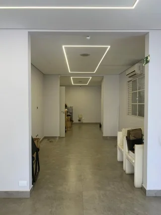 Imagem Galpão Comercial à Venda ou Locação em Sorocaba-SP: 4 Salas, 4 Banheiros, 10 Vagas de Garagem, 303m² no Jardim Pires de Mello.