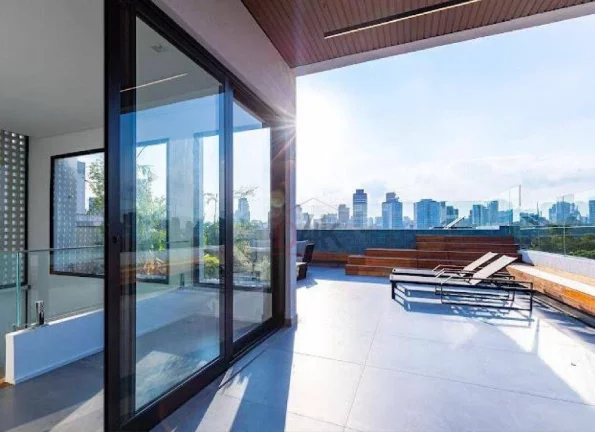 Imagem Casa com 1200m² em condomínio fechado à venda em São Paulo - SP