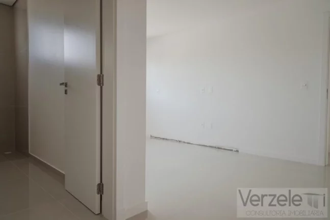 Imagem Apartamento 4 ou + dormitórios para Venda em Itajaí / SC no bairro Praia Brava