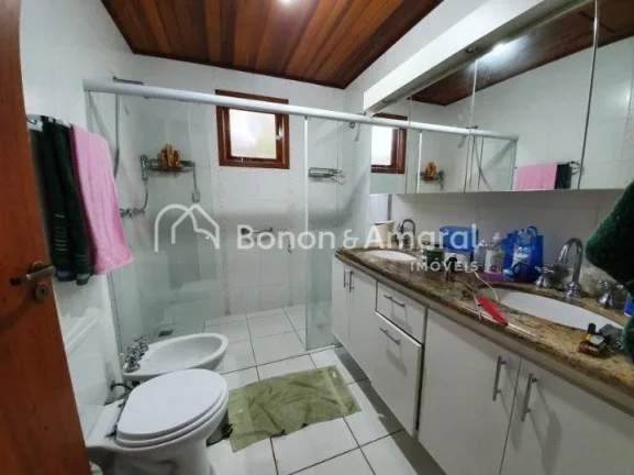 Imagem Excelente casa térrea, ampla, moderna, rústica, living, escritório, lavabo, 3 suítes sendo a mas...
