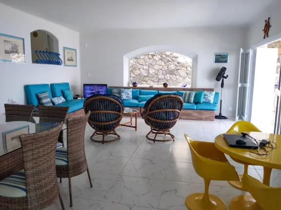 Imagem Casa pé na água, condomínio península, enseada.