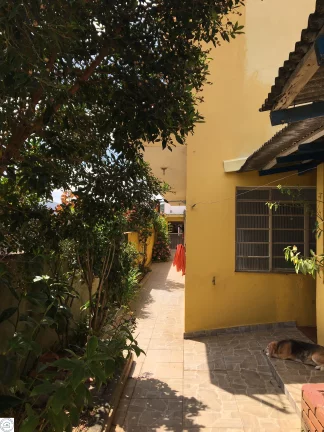Imagem Excelente casa localizada no centro de Caieiras, imóvel pronto e comporta até 02 famílias com total conforto e segurança.