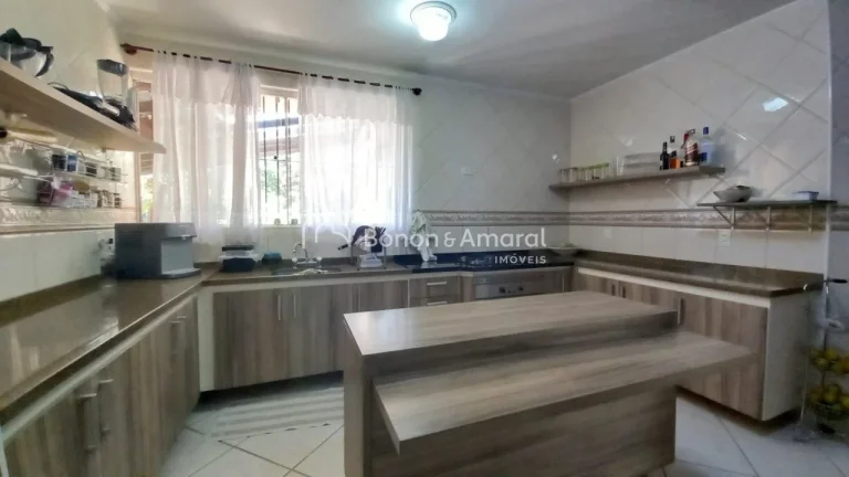 Imagem Linda casa em uma região de muito verde e tranquilidade, bolsão de chácaras perto da entrada de V...