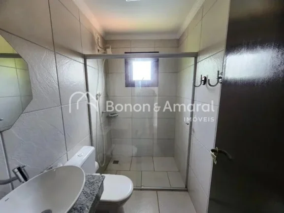 Imagem Belíssima casa com 250 m² de construção e terreno com área de 449 m². Na parte inferior há 1 ...