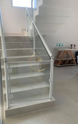 Imagem Casa Sobrado, 3 Dormitórios ( 1 suíte), 250m², Condomínio Mantiqueira, Sjc