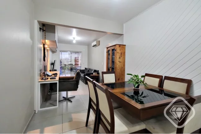 Imagem Apartamento reformado com muito charme na Otto Niemeyer, Zona Sul de Porto Alegre

Brilhante Imóvei...