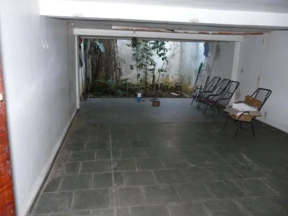 Imagem ???? Sobrado Amplo com Estilo Clássico - 4 Quartos, Suíte com Banheira e Muito Espaço!