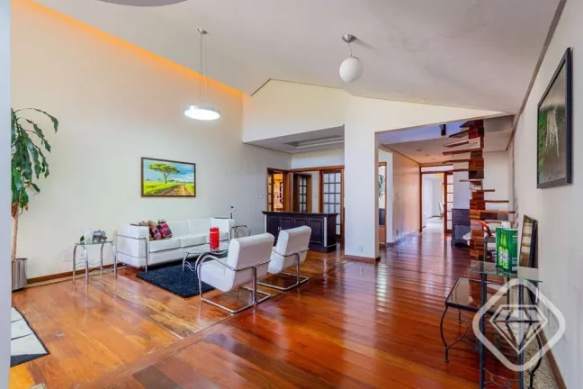 Imagem Casa ampla na Tristeza com terreno generoso e duas construções independentes.

Esta propriedade of...