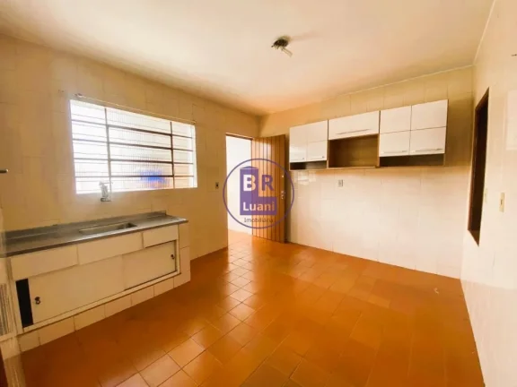 Imagem Casa com Fundos para Locação Comercial ou Residencial.