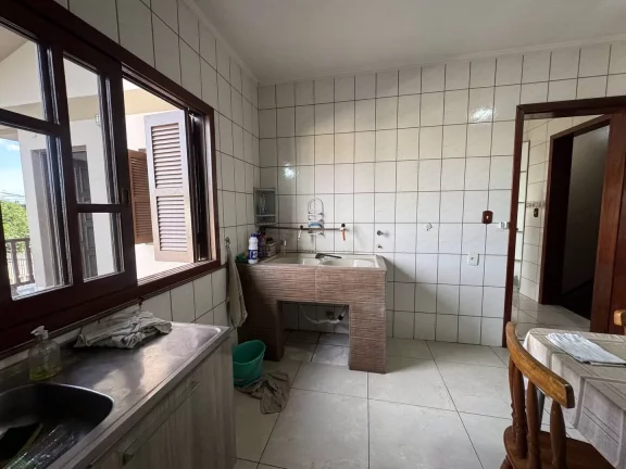 Imagem Casa 252m2, 3 quartos, mais peça comercial de 80 m2, AV. João P. De Vargas