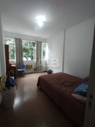 Imagem Apartamento de quarto e sala à venda em Copacabana, 35m2, na Nossa Senhora.