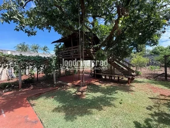 Imagem Sobrado de alto padrão em Cambé: 3 suítes, piscina aquecida, casa de visitas, pomar, energia solar e 3.000m² de terreno amplo