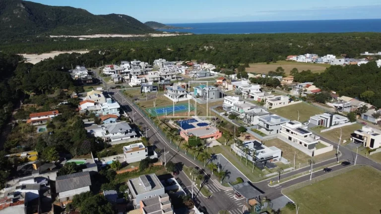 Imagem Casa Alto Padrão para Venda em Florianópolis / SC no bairro São João do Rio Vermelho