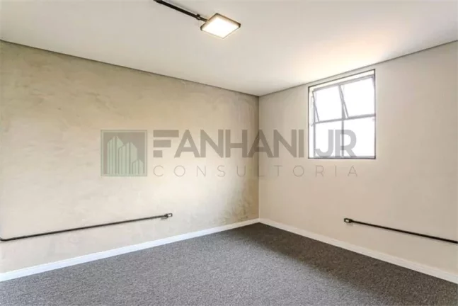 Imagem Casa Comercial para Locação em Jardim Paulista, São Paulo-SP: 8 Salas, 4 Banheiros, 10 Vagas de Garagem, 550 m² de Área.