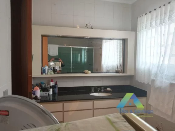 Imagem Sobrado com 3 Quartos e 4 banheiros à Venda, 170 m² por R$ 669.900