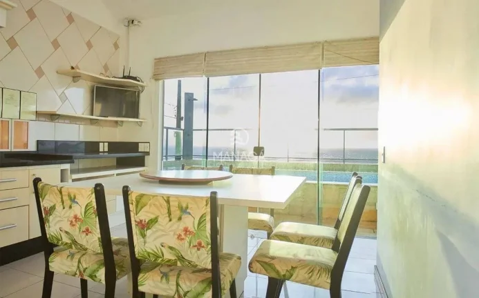 Imagem Casa alto padrão, beira mar, com 340m², 5 quartos com suíte em Balneário Piçarras - SC