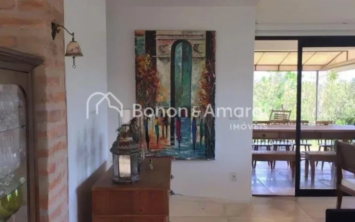 Imagem Sobrado construído em estilo rústico, projetado por arquiteto, em local tranquilo e arborizado em ...