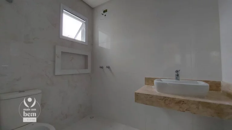 Imagem Sobrado com 141 m², terraço privativo, 3 quartos sendo 1 suíte à venda por R$ 799.000 - Uberaba - Curitiba/PR