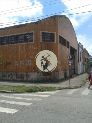 Imagem OPORTUNIDADE! EXCELENTE GALPÃO DE ESQUINA, PRECISA DE PEQUENOS REPAROS. LOCALIZAÇÃO ADEQUADA PARA...