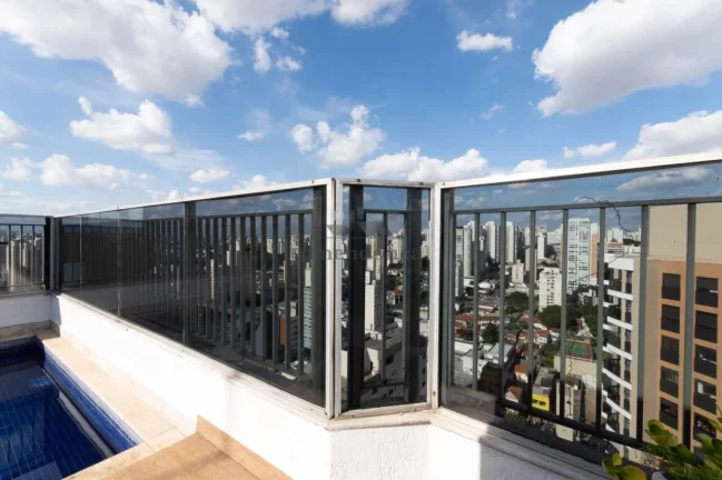 Imagem Excelente cobertura duplex, com área de lazer privativa e 03 vagas de garagem.