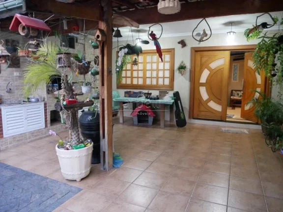 Imagem Sobrado com 170 metros quadrados de área construída, ampla sala com lareira e teto rebaixado com s...