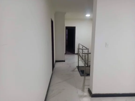 Imagem Casa com 4 quartos, 300m2, para locação em Lauro de Freitas, Centro