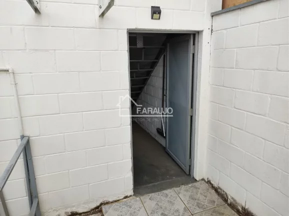 Imagem Com um amplo espaço interno, barracão oferece inúmeras possibilidades de layout e adaptação, permitindo a personalização de acordo c/ as necessidades