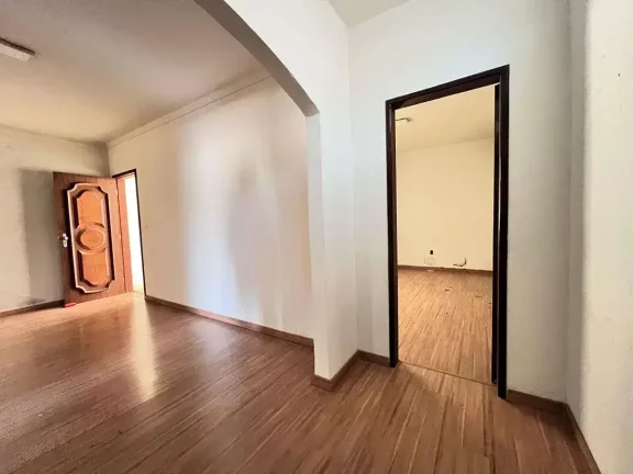 Imagem Casa à venda em Barbacena, Santa Efigênia, com 3 quartos, 401m2