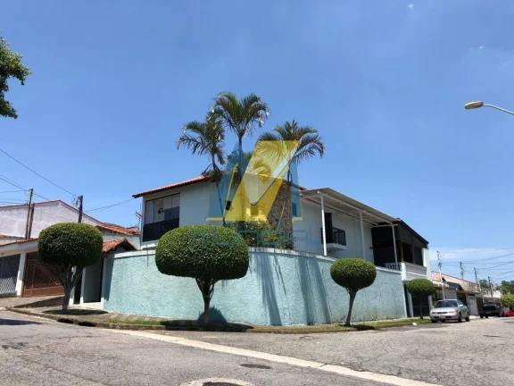 Imagem Sobrado amplo com 3 suítes, renda garantida e 6 vagas cobertas