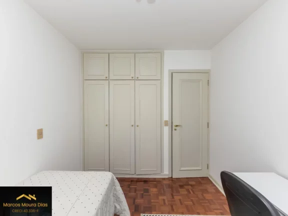 Imagem Apartamento na Pompéia, com 3 dormitórios, 1 suíte, e 2 vagas e dependência de serviço completa. Edifício com Portaria 24 hs, Gerador e Lazer
