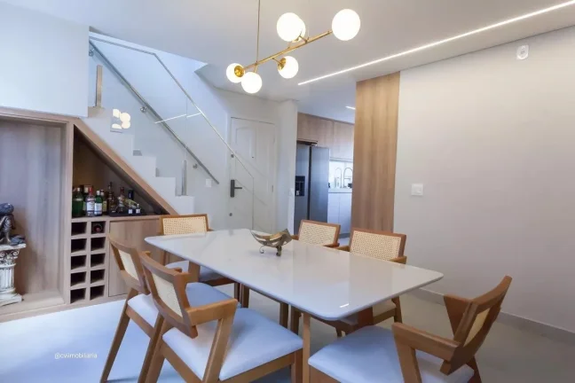 Imagem Cobertura mobiliada com 184m² localizada no bairro Ana Lúcia, ideal para quem busca espaço, sofis...