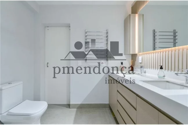 Imagem Apartamento reformado a venda em Rua tranquila de Pinheiros.