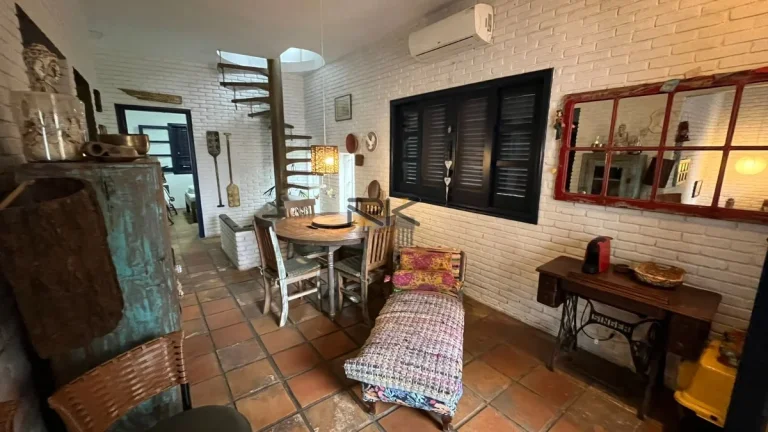 Imagem CASA BAIRRO DO ITAGUÁ 3 dormitórios sendo 1 suítes,1 banheiro social,sala 2 ambientes 3 vagas de garagem