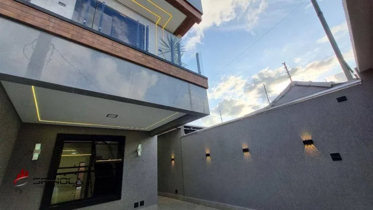 Imagem Sobrado com 3 dormitórios à venda, 180 m² por R$ 1.150.000,00 - Maracanã - Praia Grande/SP