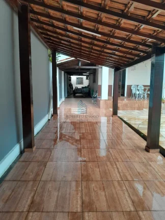 Imagem Imperdível Casa à Venda em Itaipu, Niterói-RJ: 2 Quartos, 1 Suíte, 1 Sala, 3 Banheiros, 5 Vagas e 90m² de Área!