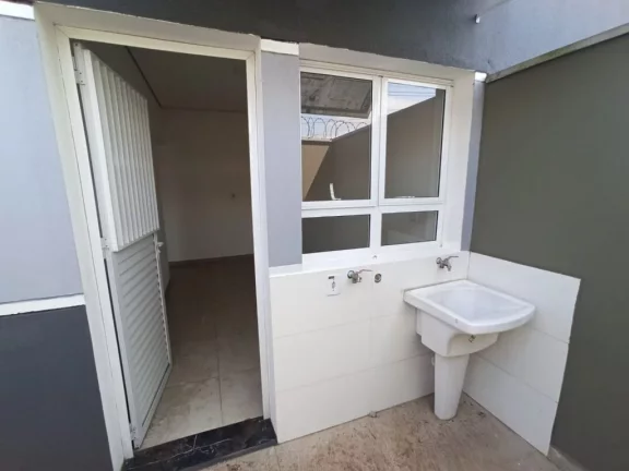 Imagem Sobrado com 2 dormitórios à venda, 90 m² por R$ 350.000,00 - Jundiapeba - Mogi das Cruzes/SP