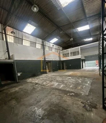 Imagem GalpÃ£o comercial reformado, 216mÂ² de Ã¡rea Ãºtil, com mezanino superior para escritÃ³rio, instalaÃ...