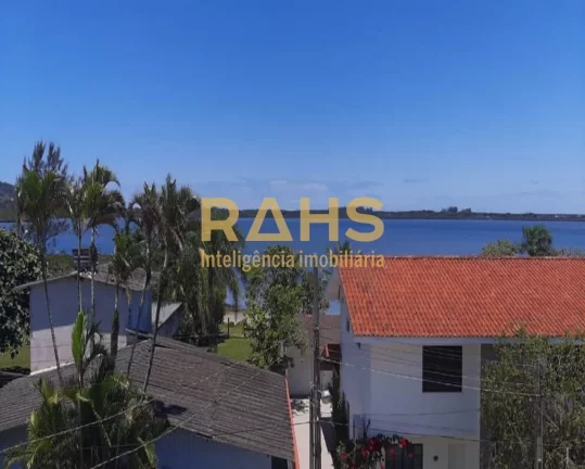 Imagem Triplex no Capri casa 1 com eelvador na Praia do Capri. 05 Suítes, sendo 1 master, 02 Vagas de gara...