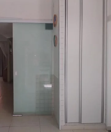 Imagem PITANGUEIRAS- CALÇADÃO , APARTAMENTO TOTALMENTE REFORMADO E DECORADO , GARAGEM NO PRÉDIO.