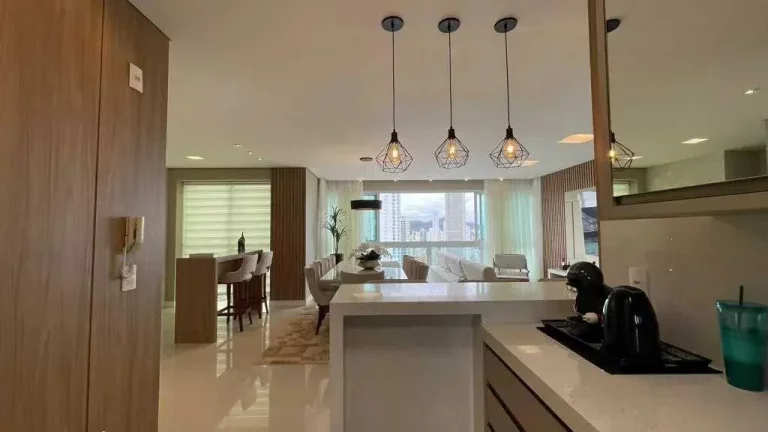 Imagem Apartamento mobiliado com 2 suítes, 2 demi-suítes e 3 vagas de garagem em Balneário Camboriú