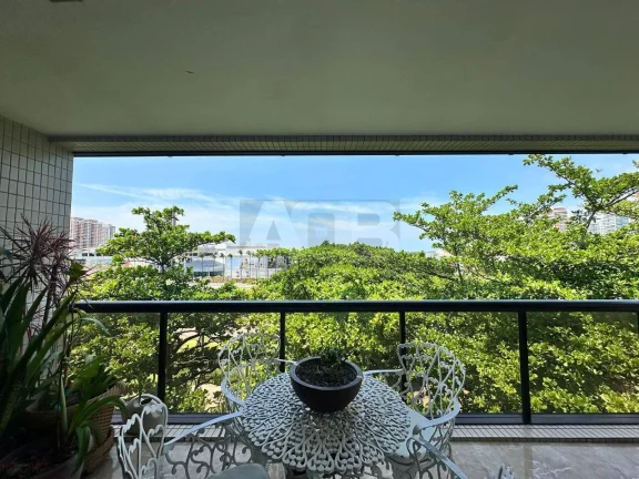 Imagem Apartamento à venda na Barra da Tijuca, 4 quartos, 2 vagas, varanda, 136m2.